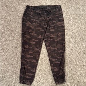 Athleta Camouflage Jogger Pants size 16